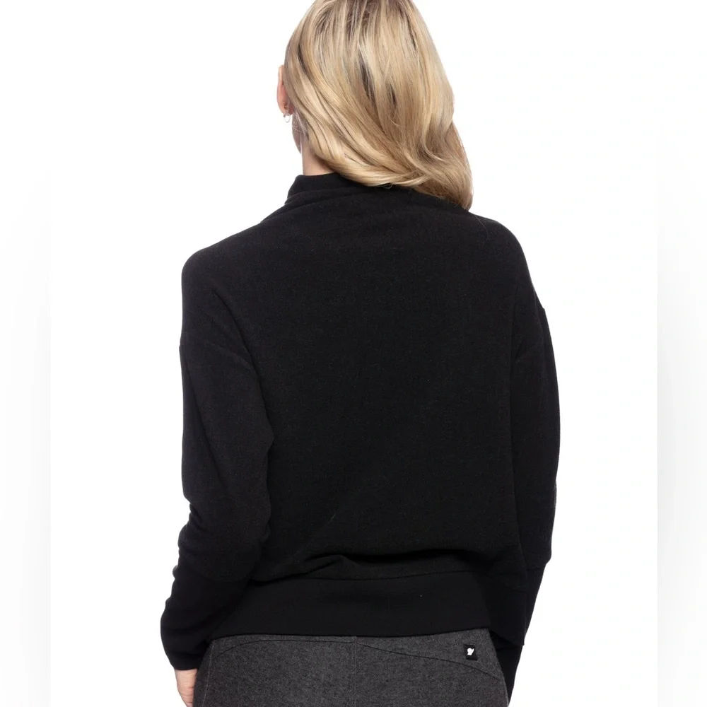 Fundamental Coast Black Top